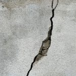 beton ekologiczny na ścianie